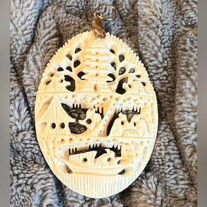 ANTIQUE CHINESE EXPORT BONE CARVED PENDANT